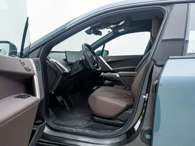 BMW iX — Фото автомобиля 17