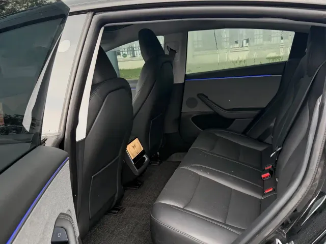 Tesla Model 3 — Фото автомобиля 8