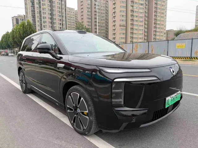 Denza N8L — Фото автомобиля 2