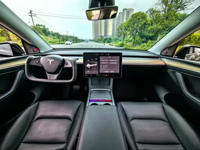 Tesla Model Y — Фото автомобиля 9