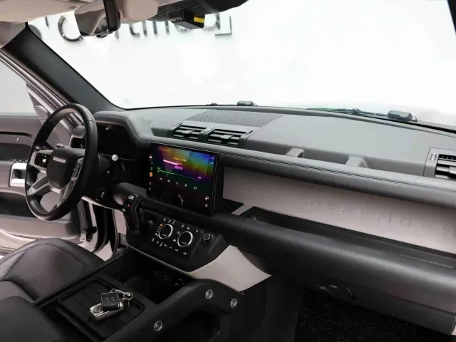 Land Rover Defender — Фото автомобиля 7