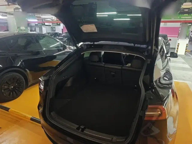 Tesla Model Y — Фото автомобиля 18