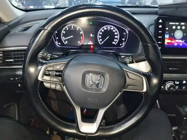 Honda Accord — Фото автомобиля 10