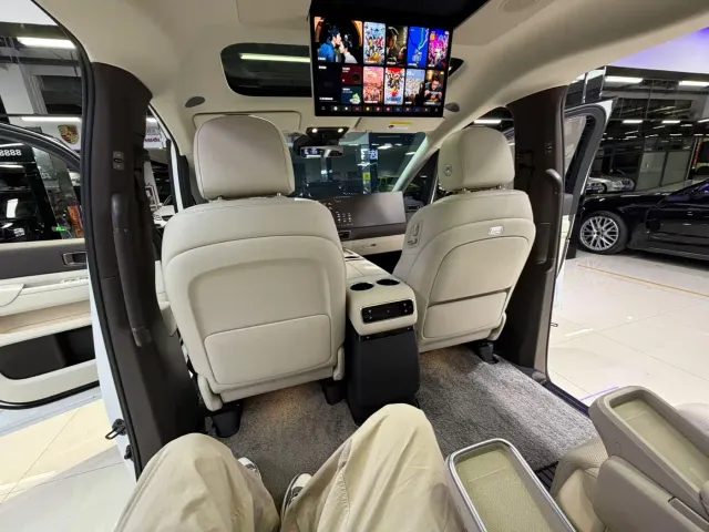 Li Auto MEGA — Фото автомобиля 13