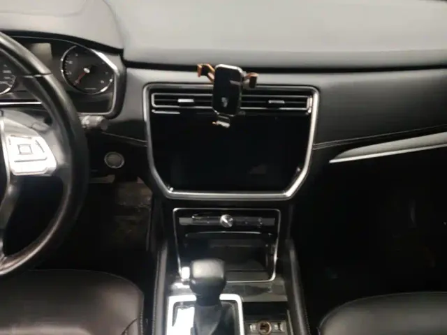 Roewe RX8 — Фото автомобиля 13