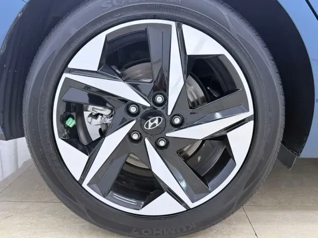 Hyundai Elantra — Фото автомобиля 24