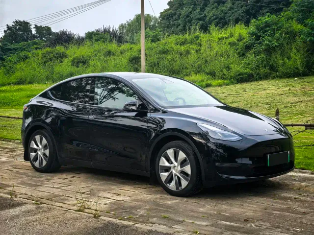 Фотография автомобиля — Tesla Model Y