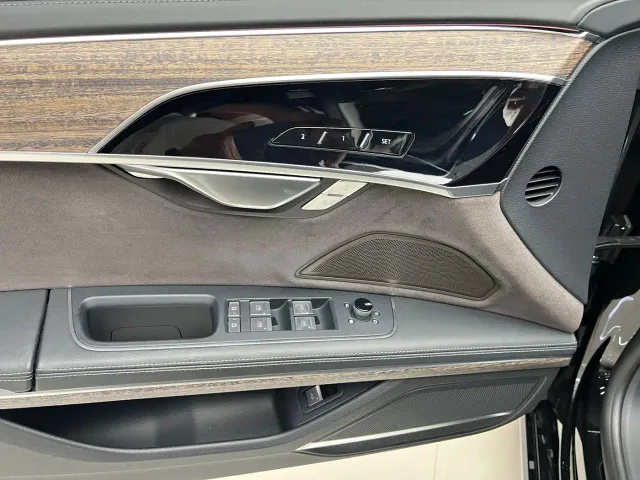 Audi A8 — Фото автомобиля 12