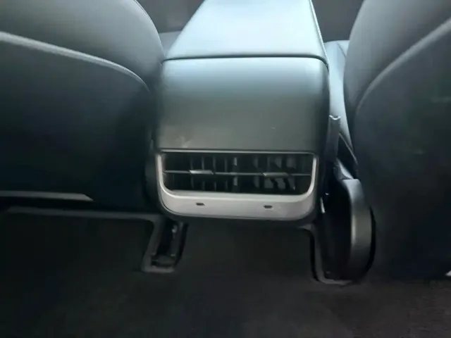 Tesla Model 3 — Фото автомобиля 8