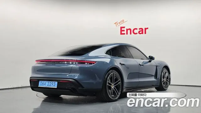 Porsche Taycan — Фото автомобиля 2