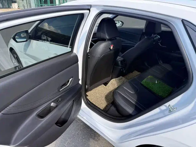 Hyundai Elantra — Фото автомобиля 9