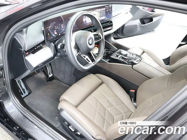 BMW 5 Series G60 — Фото автомобиля 10