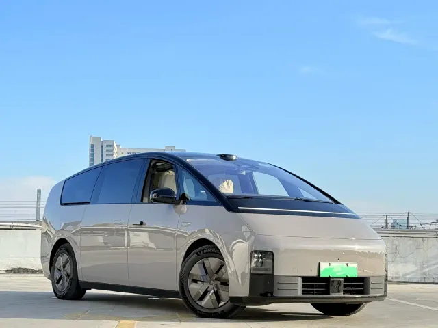Li Auto MEGA — Фото автомобиля 3