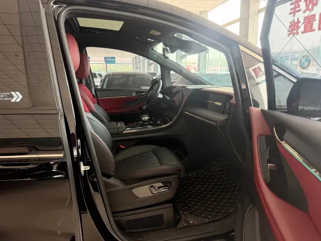 GAC Trumpchi M8 — Фото автомобиля 10