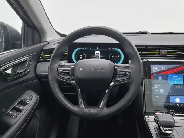 Roewe RX5 — Фото автомобиля 11