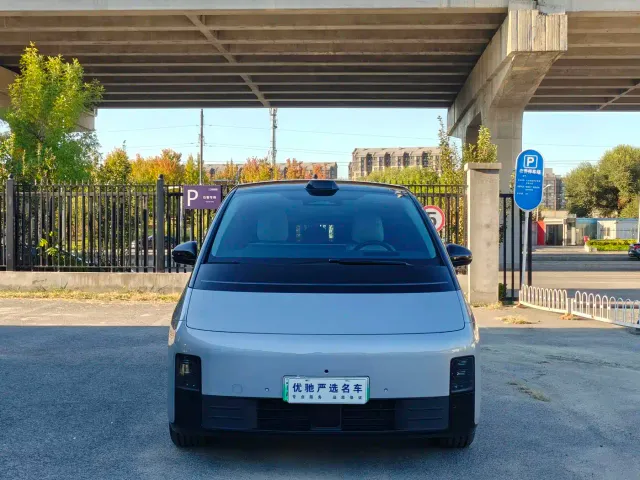 Li Auto MEGA — Фото автомобиля 2