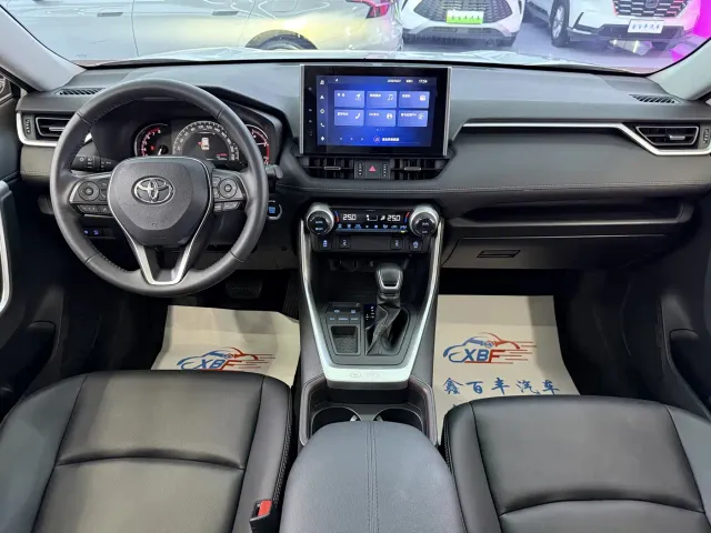 Toyota RAV4 — Фото автомобиля 5