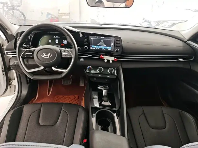 Hyundai Elantra — Фото автомобиля 9