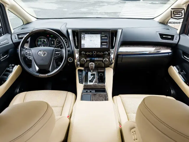 Toyota Alphard — Фото автомобиля 6