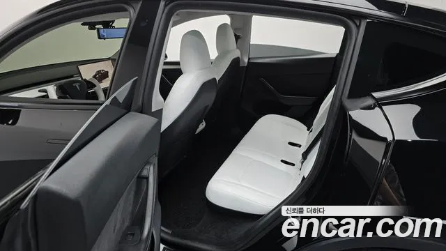 Tesla Model Y — Фото автомобиля 17
