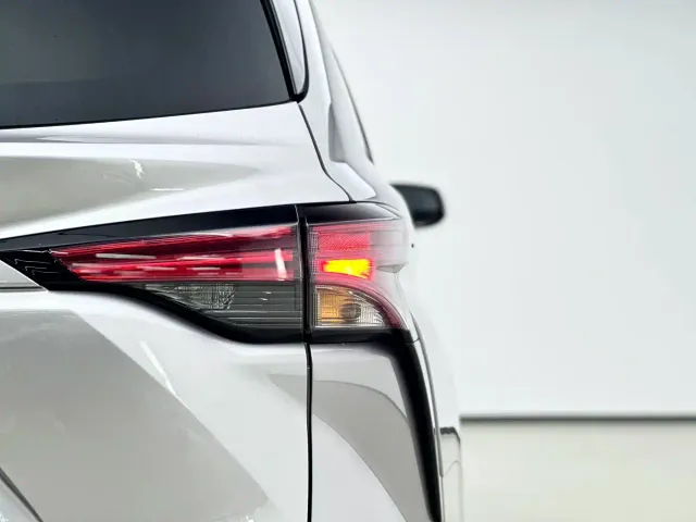 Toyota Sienna — Фото автомобиля 8