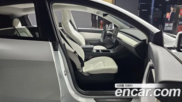 Tesla Model Y — Фото автомобиля 8