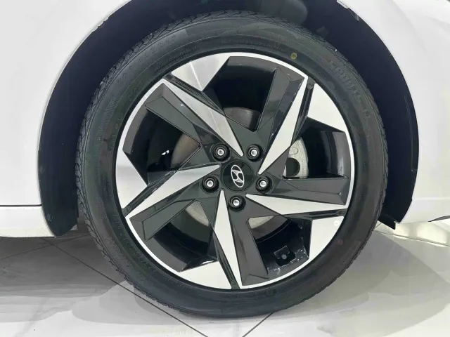 Hyundai Elantra — Фото автомобиля 20