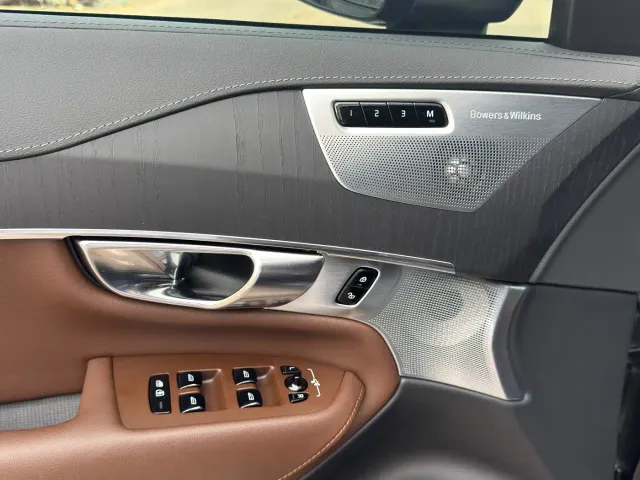 Volvo XC90 — Фото автомобиля 5