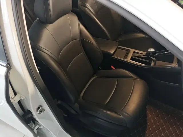 Roewe i5 — Фото автомобиля 24