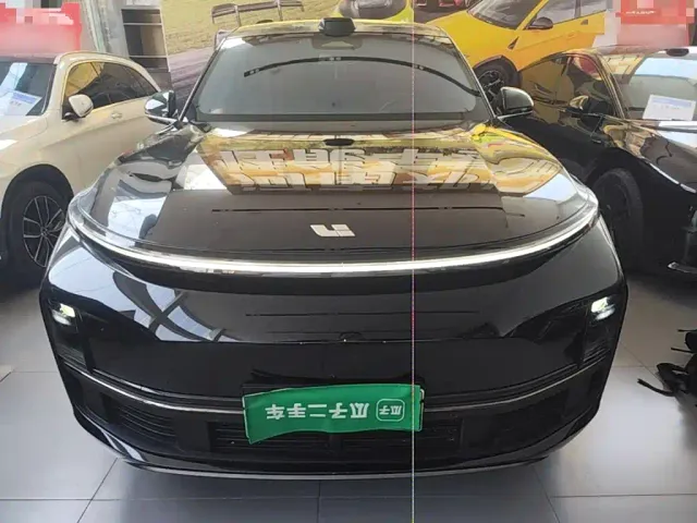 Li Auto L8 — Фото автомобиля 2