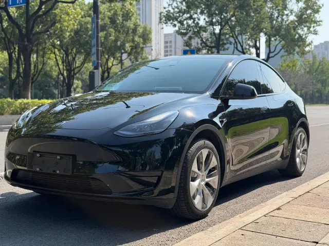 Фотография автомобиля — Tesla Model Y