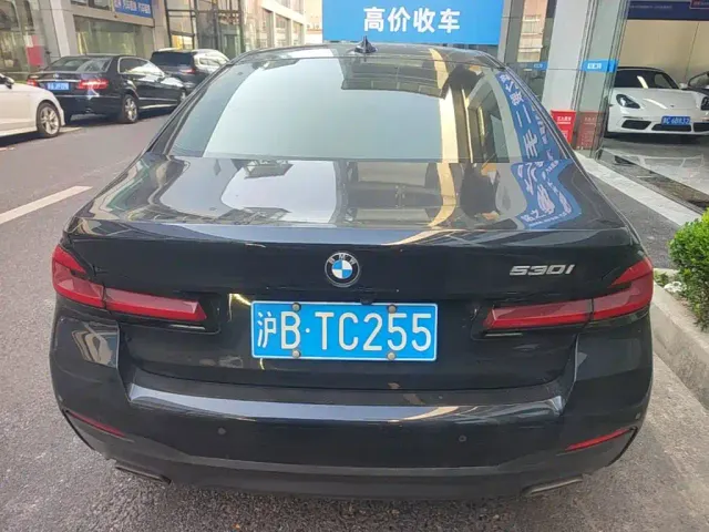 BMW 5 Series — Фото автомобиля 3