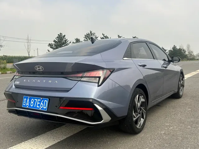 Hyundai Elantra — Фото автомобиля 6