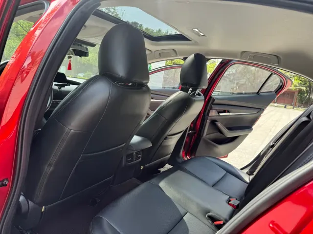 Mazda Axela — Фото автомобиля 7