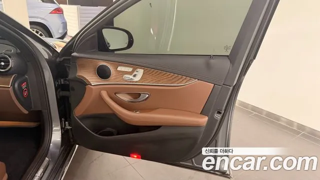 Mercedes-Benz E-Class — Фото автомобиля 19