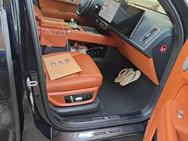 Li Auto L8 — Фото автомобиля 8