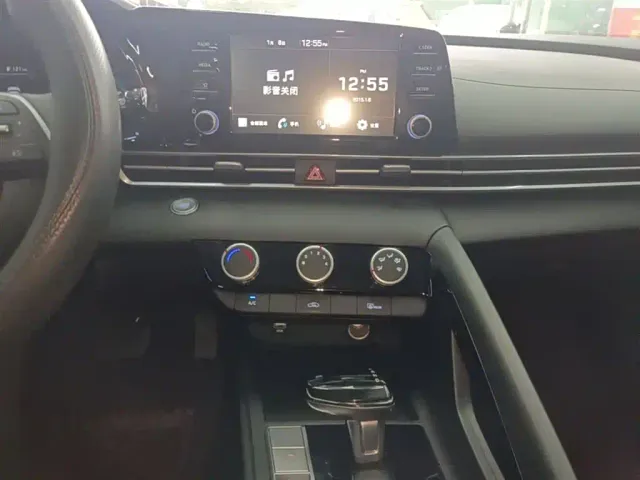 Hyundai Elantra — Фото автомобиля 12