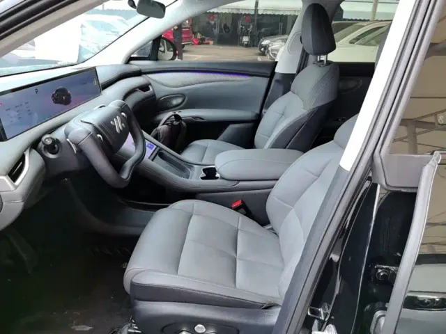 IM Motors LS6 — Фото автомобиля 14
