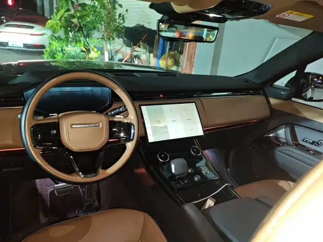 Land Rover Range Rover Sport — Фото автомобиля 9