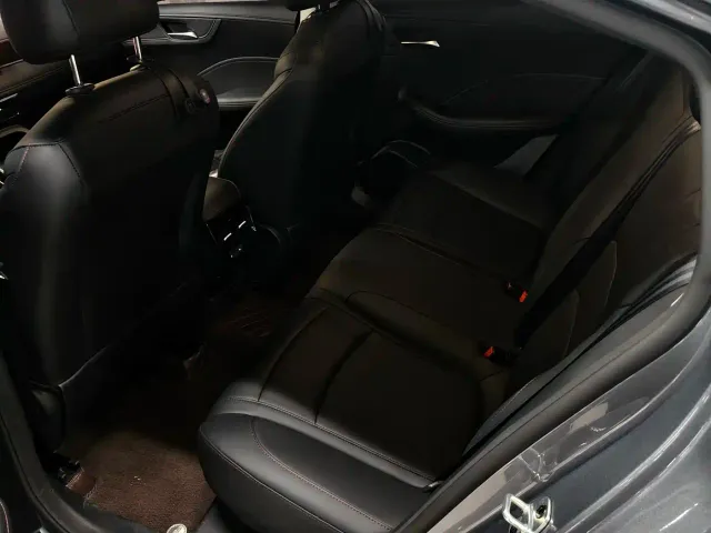 Roewe i5 — Фото автомобиля 3