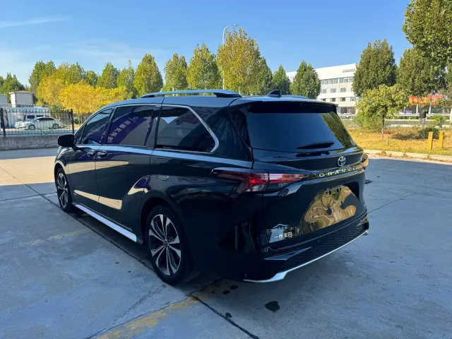 Toyota Granvia — Фото автомобиля 11