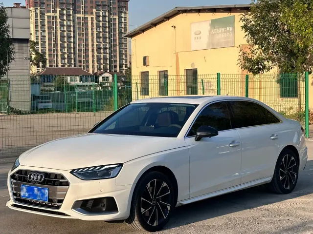 Фотография автомобиля — Audi A4L
