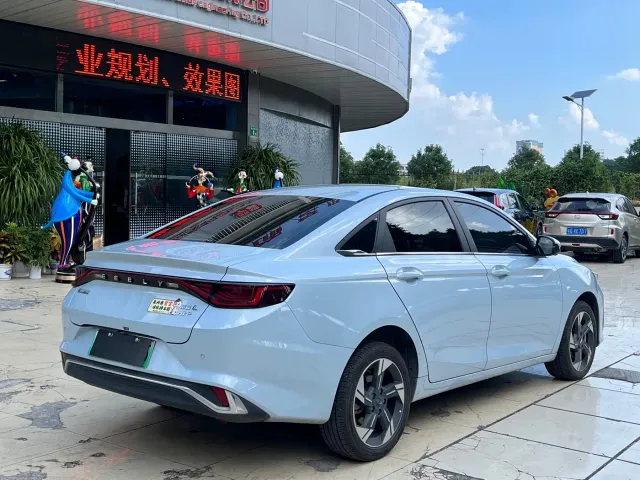 Geely Emgrand L — Фото автомобиля 7