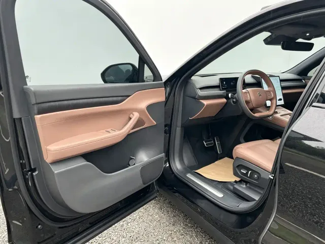 Nio ES8 — Фото автомобиля 5
