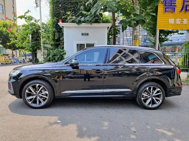 Audi Q7 — Фото автомобиля 3