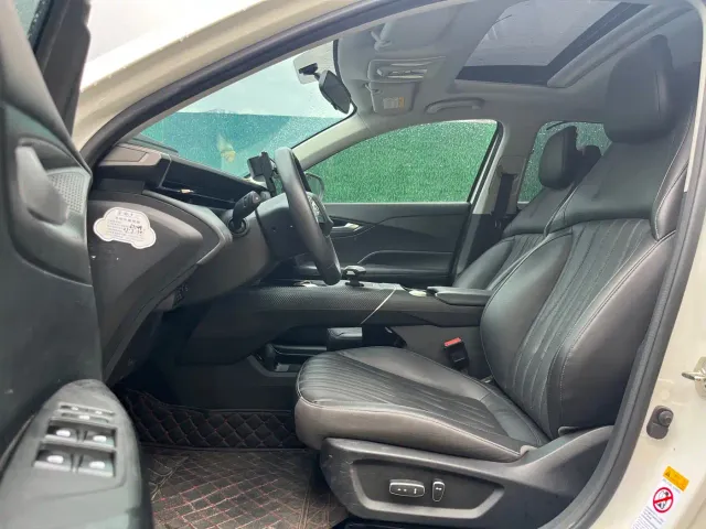 Changan Qiyuan A05 — Фото автомобиля 4