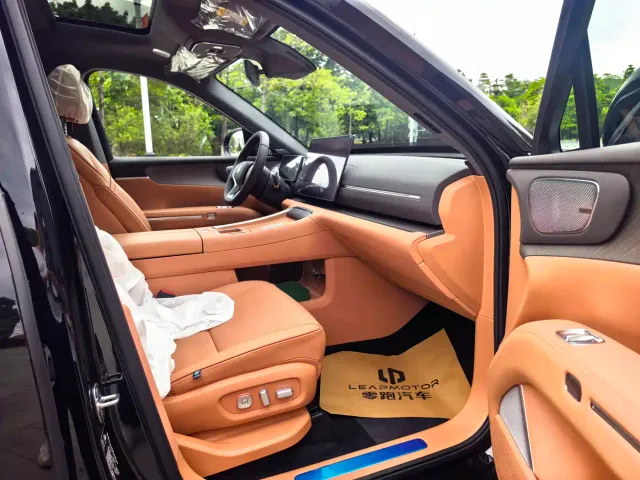 Leapmotor D Series — Фото автомобиля 12