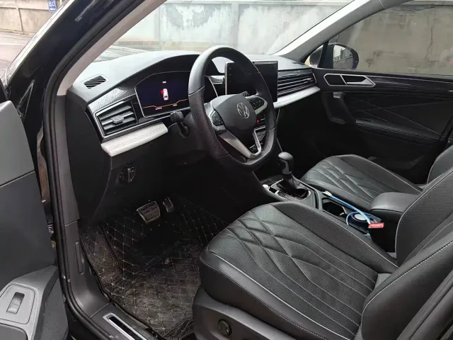 Volkswagen Tiguan L — Фото автомобиля 4