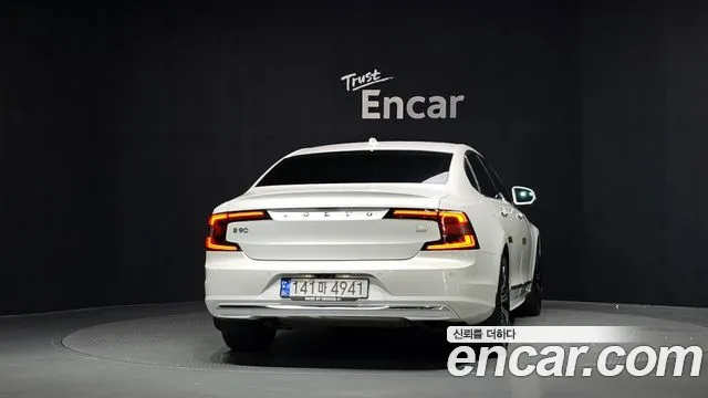 Volvo S90 — Фото автомобиля 4