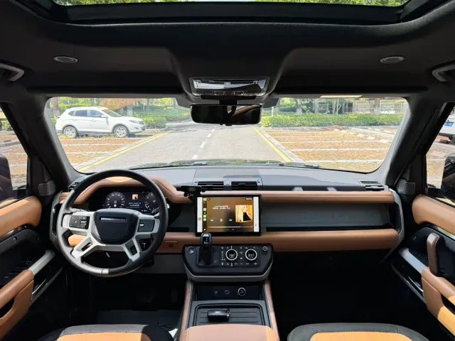 Land Rover Defender — Фото автомобиля 6